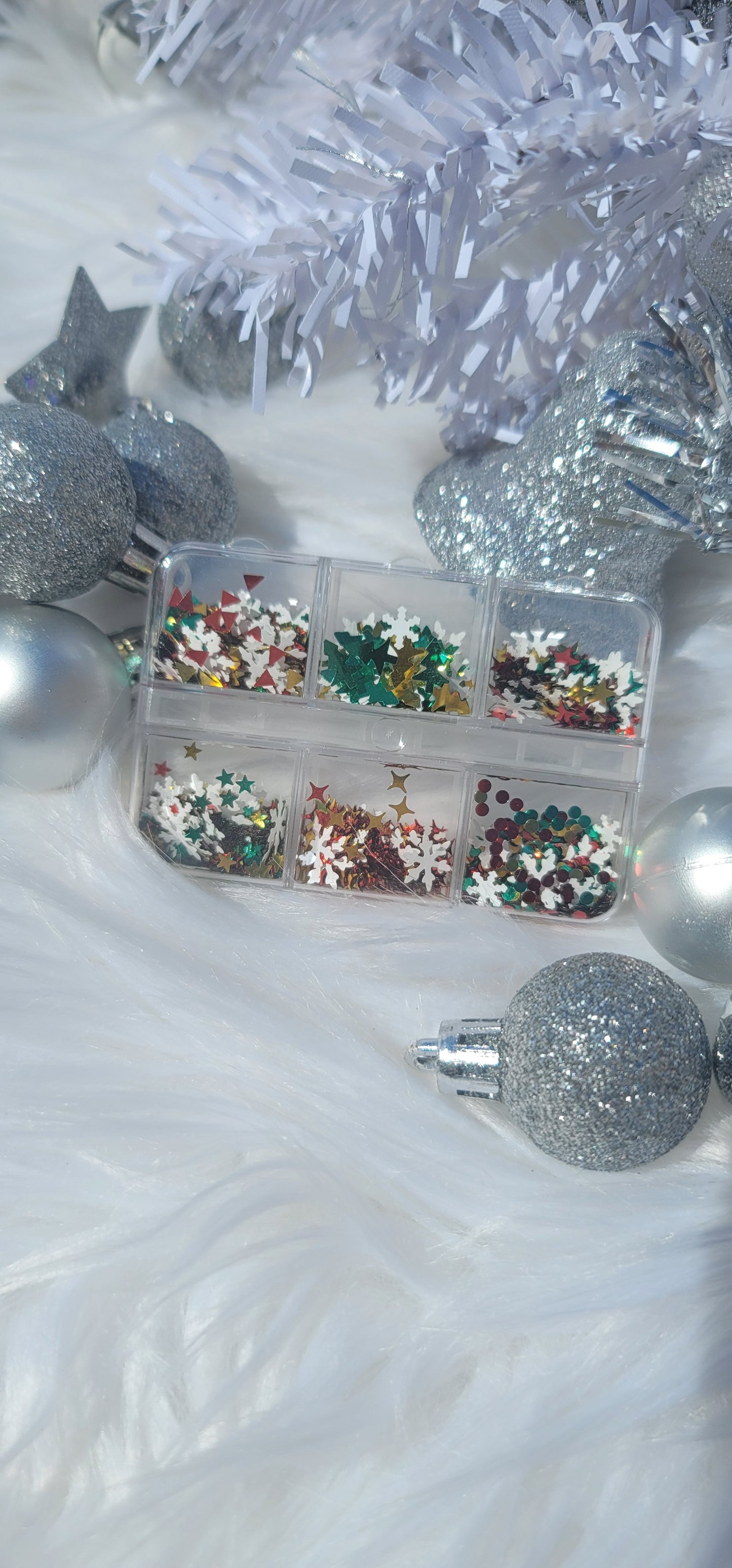Snowflakes Glitter (Traditional Colors)