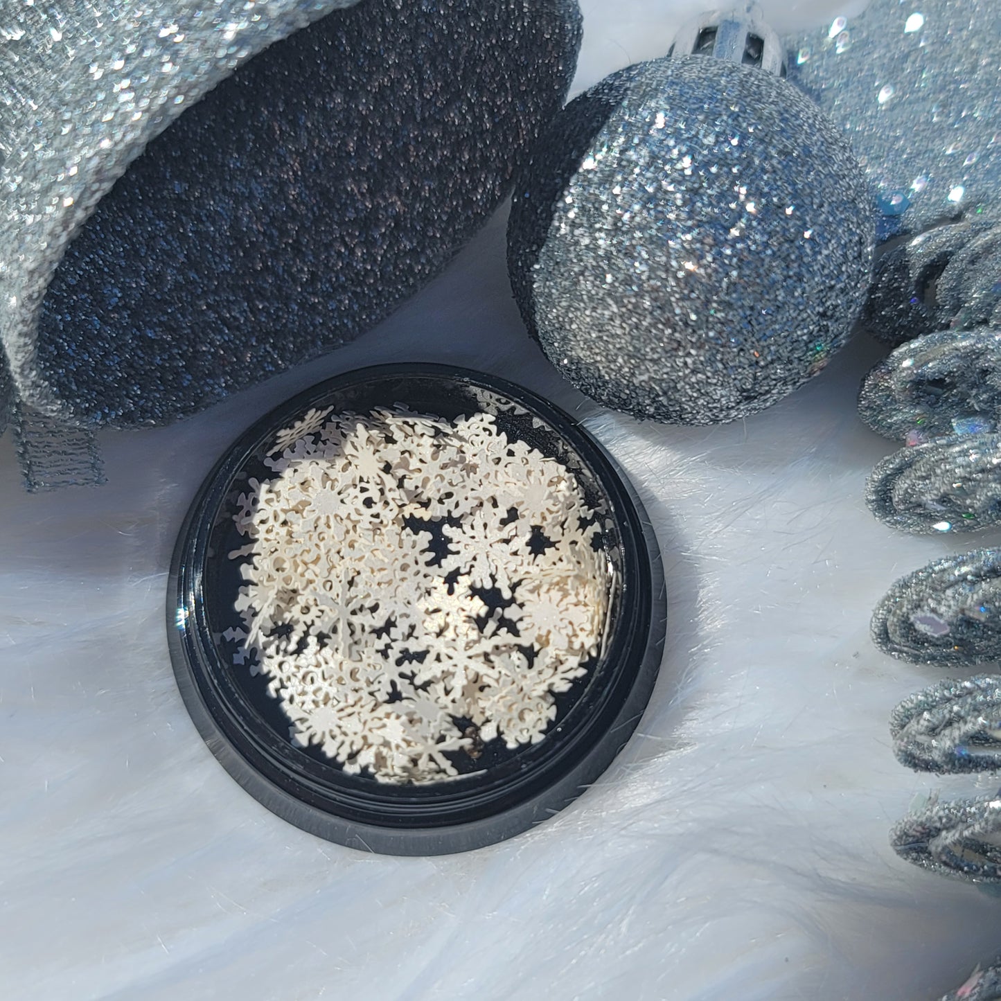 White Small Snowflakes Decoration